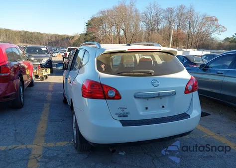 2015 Nissan Rogue Select S z USA, uszkodzony, nr VIN JN8AS5MT9FW156712